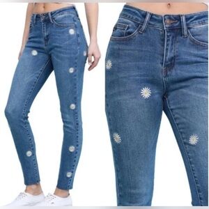 Judy Blue Women’s Embroidered Daisy Skinny Jeans 13/31